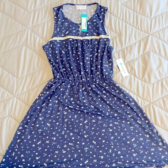 French grey knit keyhole dress
Bought from Stitch Fix, never worn - Picture 2 of 2